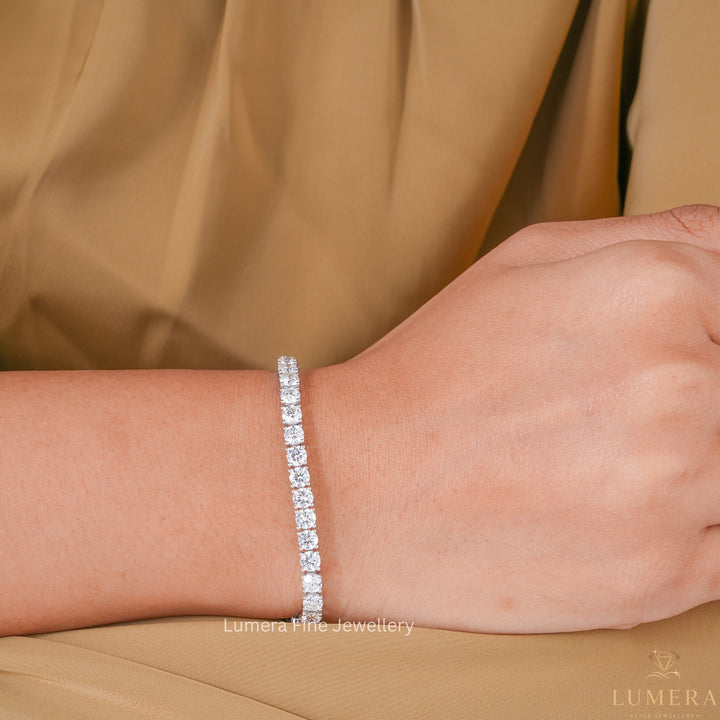 round cut diamond with round eternity bracelet