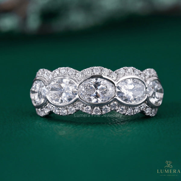 oval wedding band with scalloped oval diamond band.
