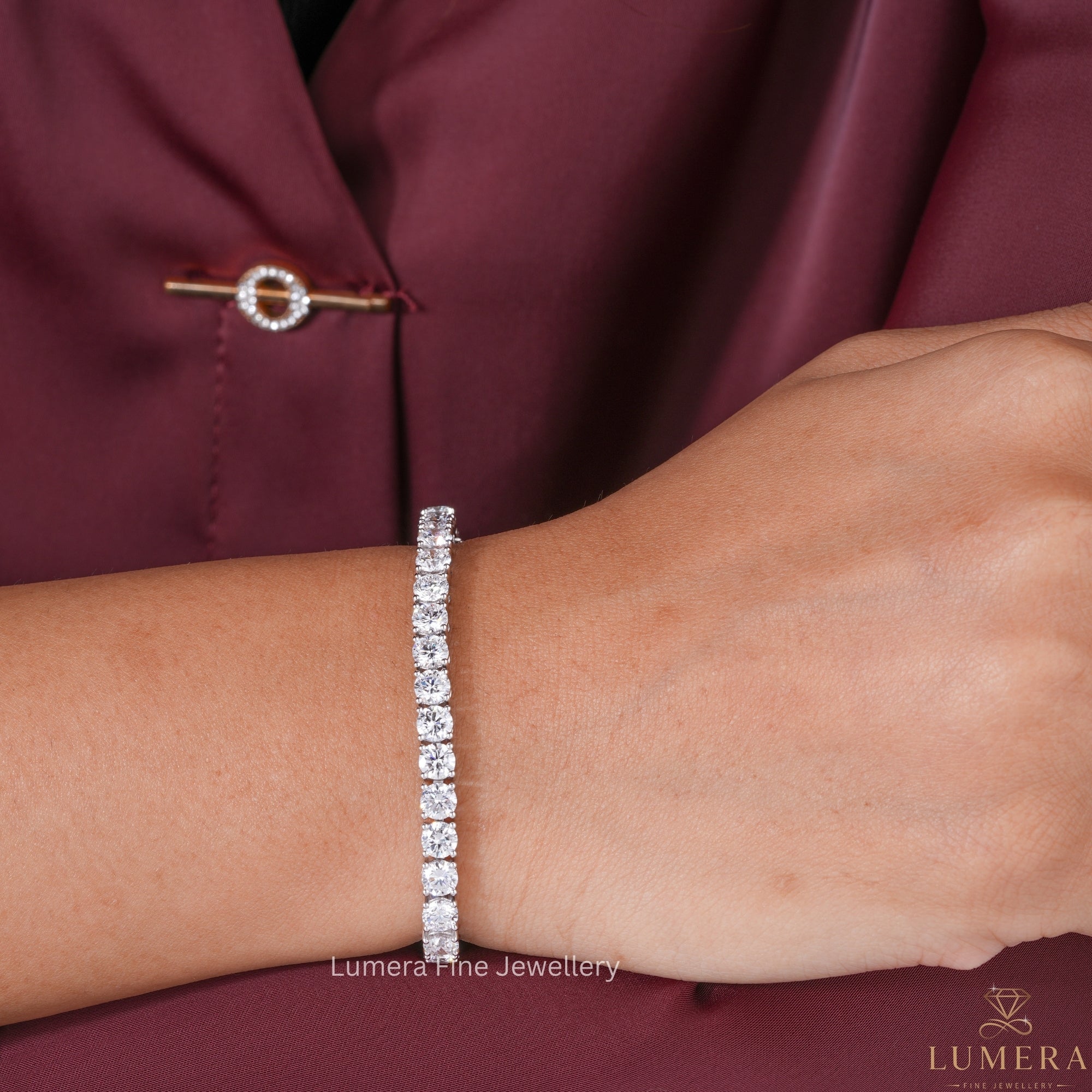 eternity inline diamond bracelet with 4 prong set.