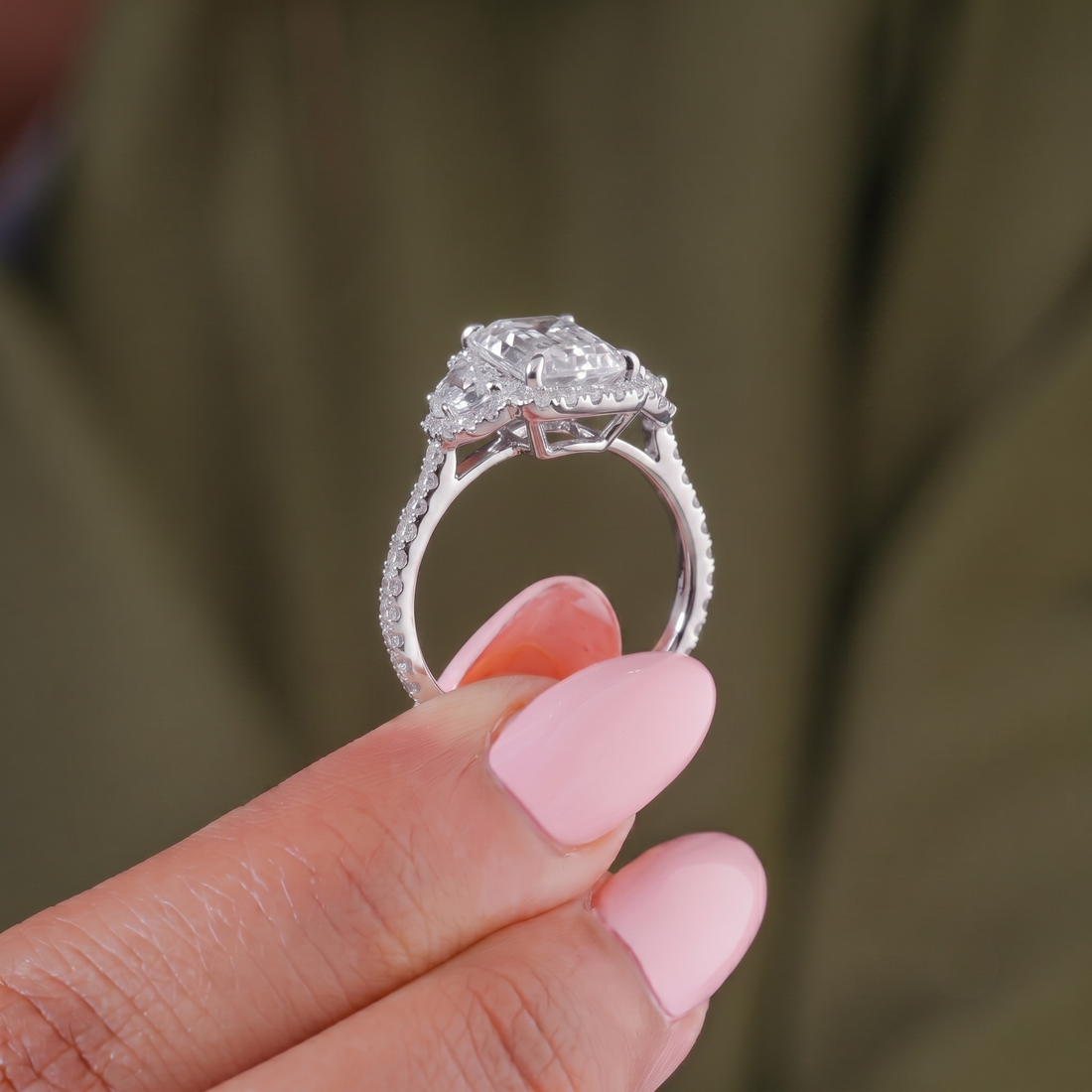 4 claw prong setting with claw prong diamond ring.
