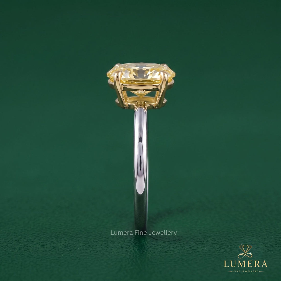 solitaire setting ring in solid gold ring style.

