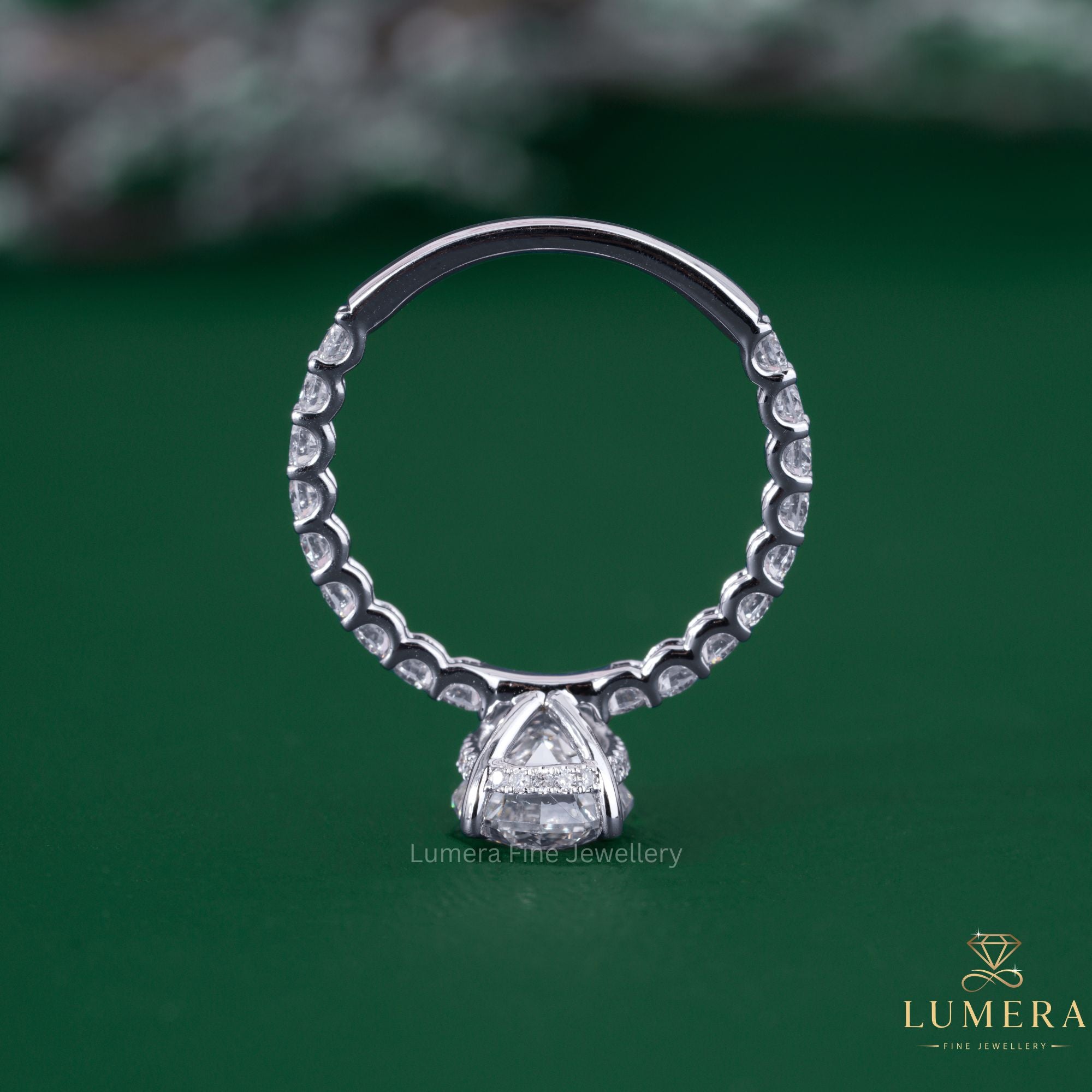 U prong setting with stackable pave setting.