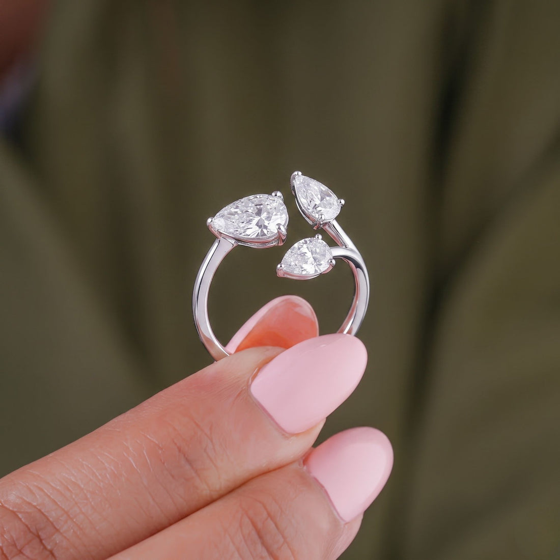 nature inspired engagement ring with leaves diamond ring.
