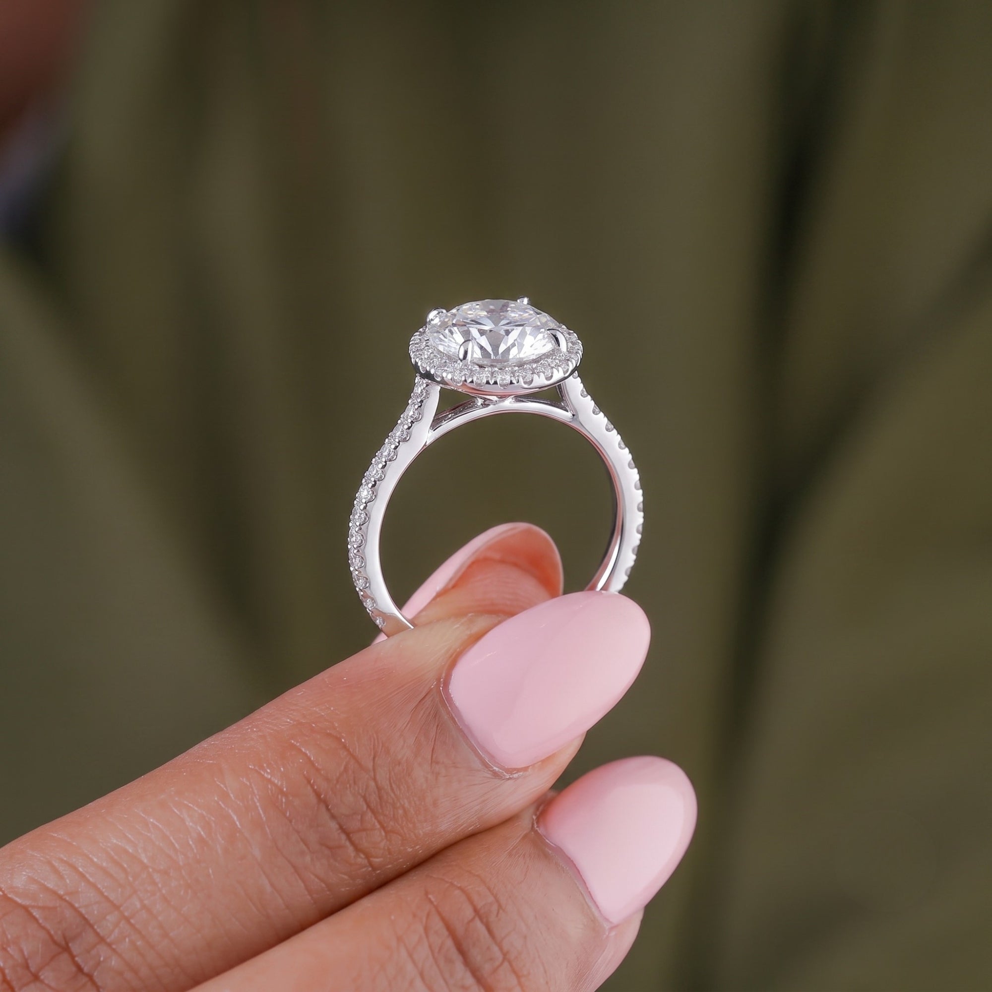 Round halo ring setting with pave setting ring.
