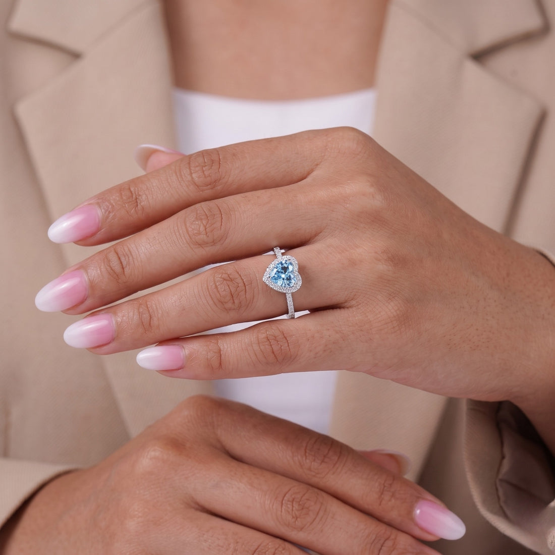 Halo diamond ring with blue diamond ring.
