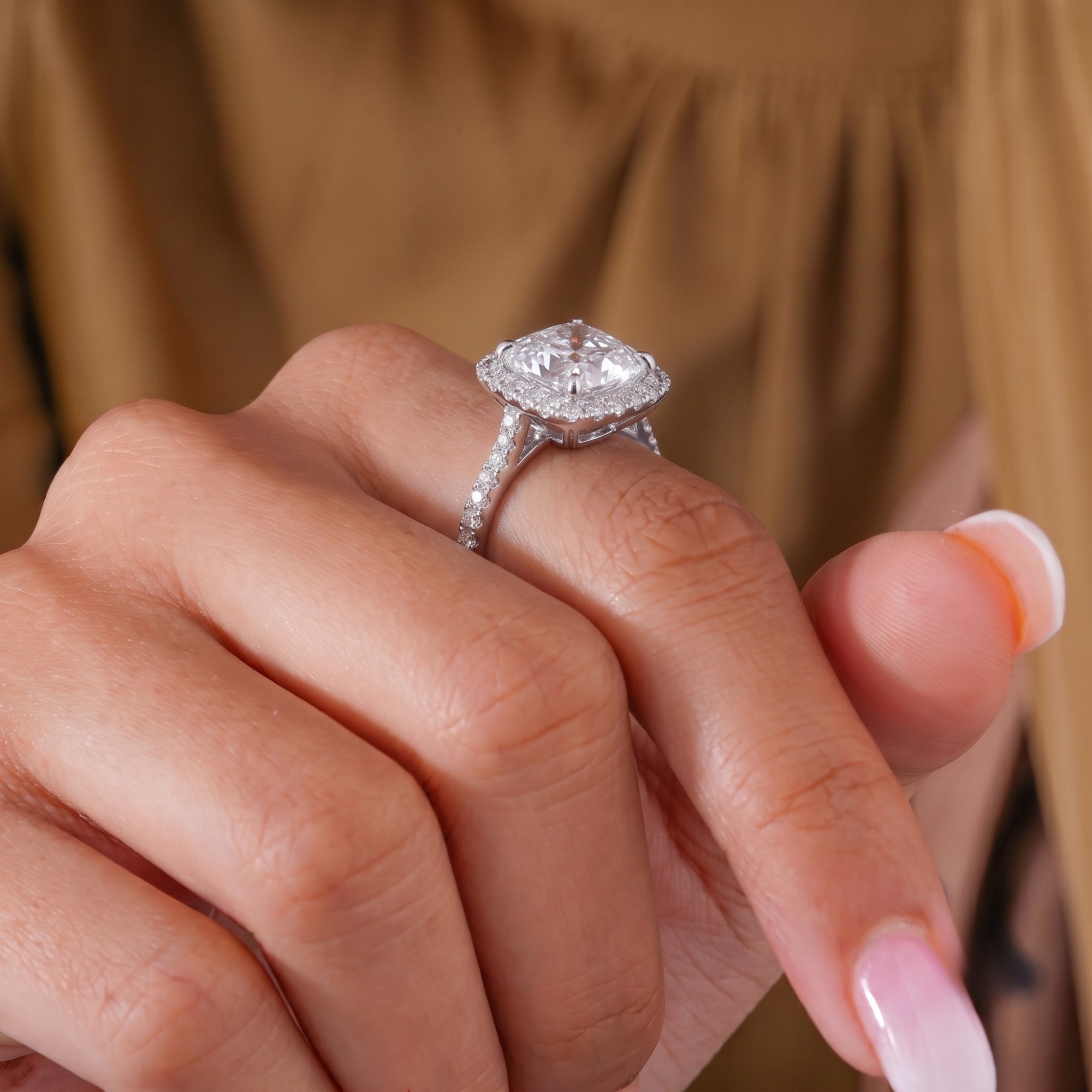 claw prong setting with solid gold ring.
