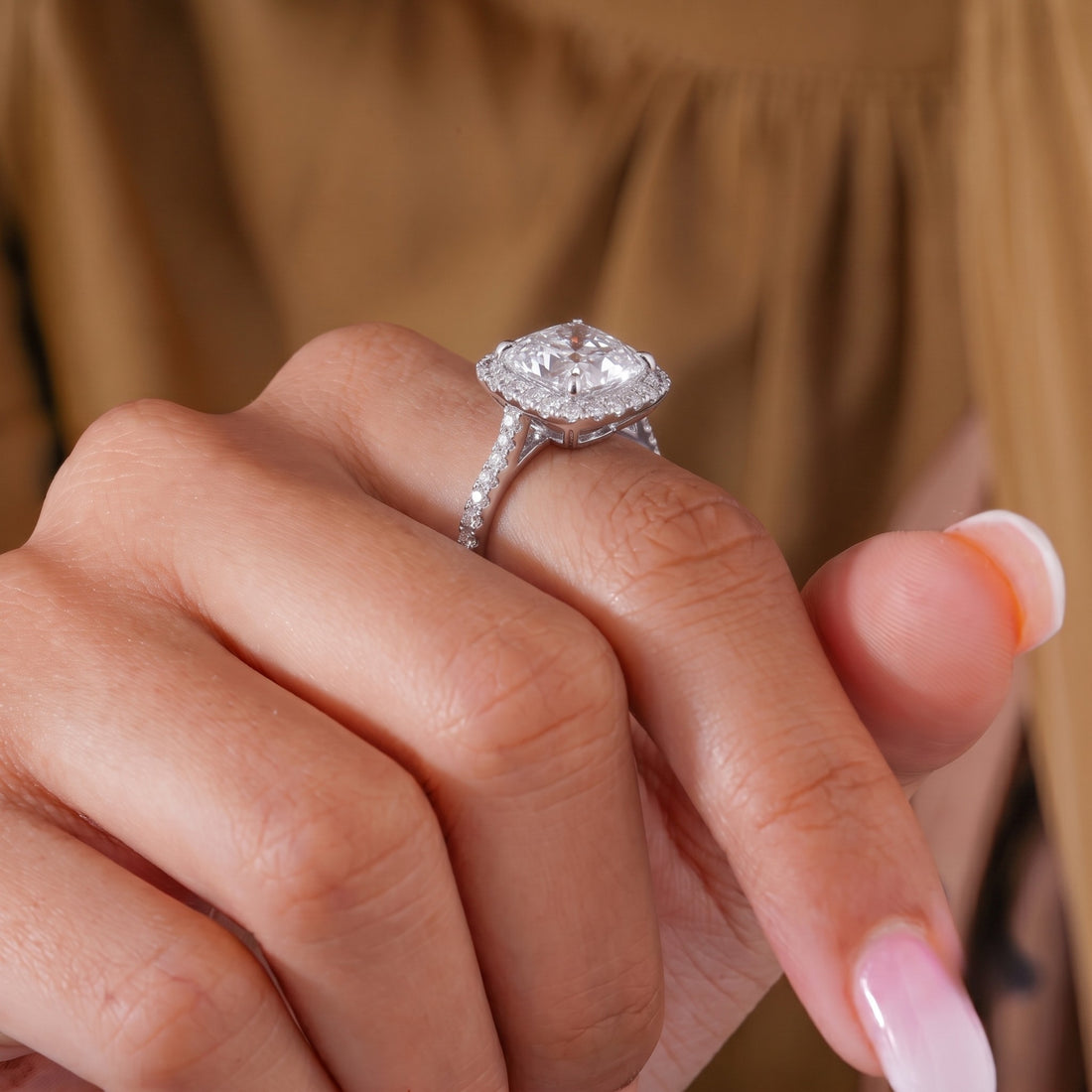 claw prong setting with solid gold ring.
