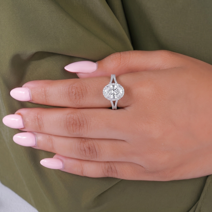 pave diamond band ring with 4 claw prong.
