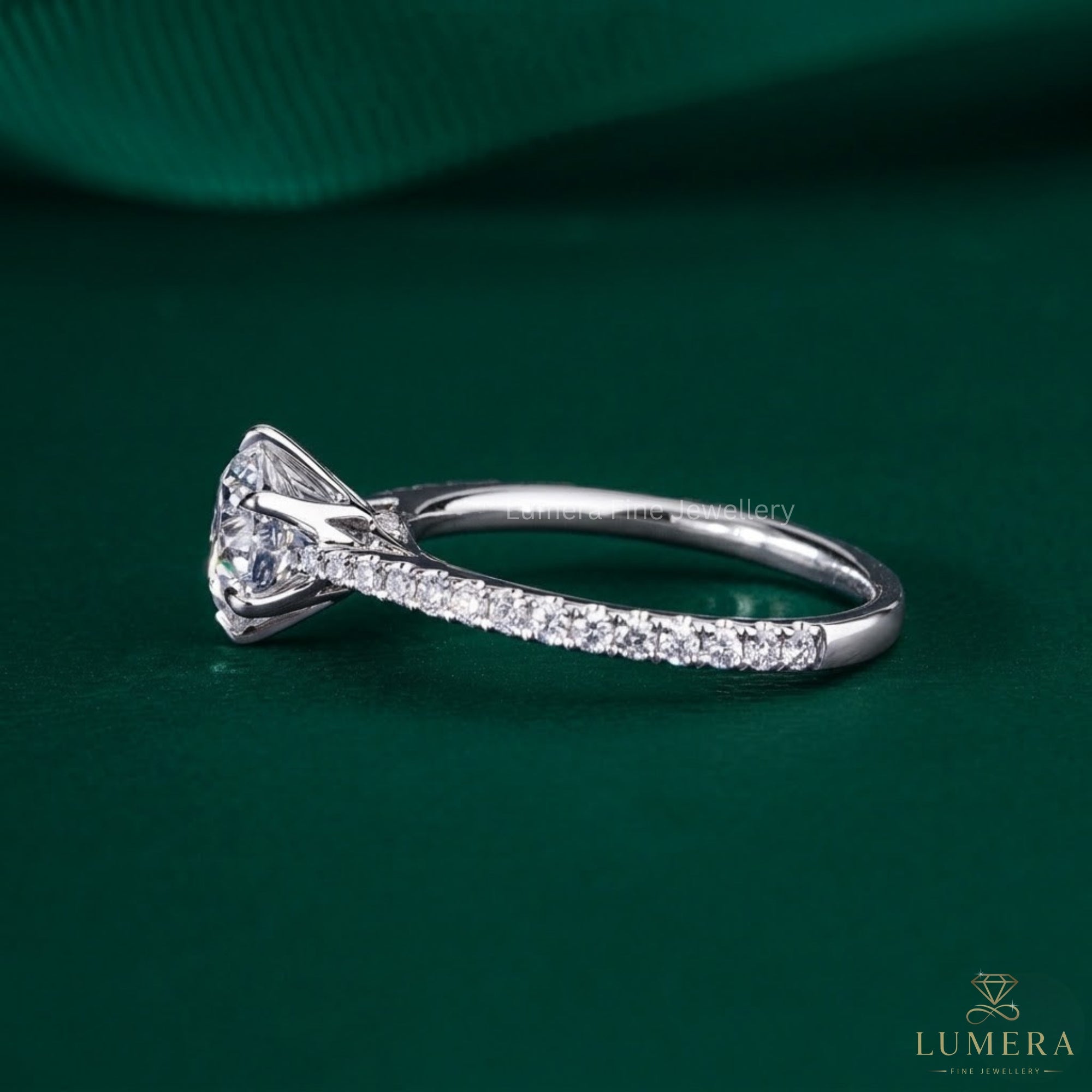 pave setting in round cut pave style.
