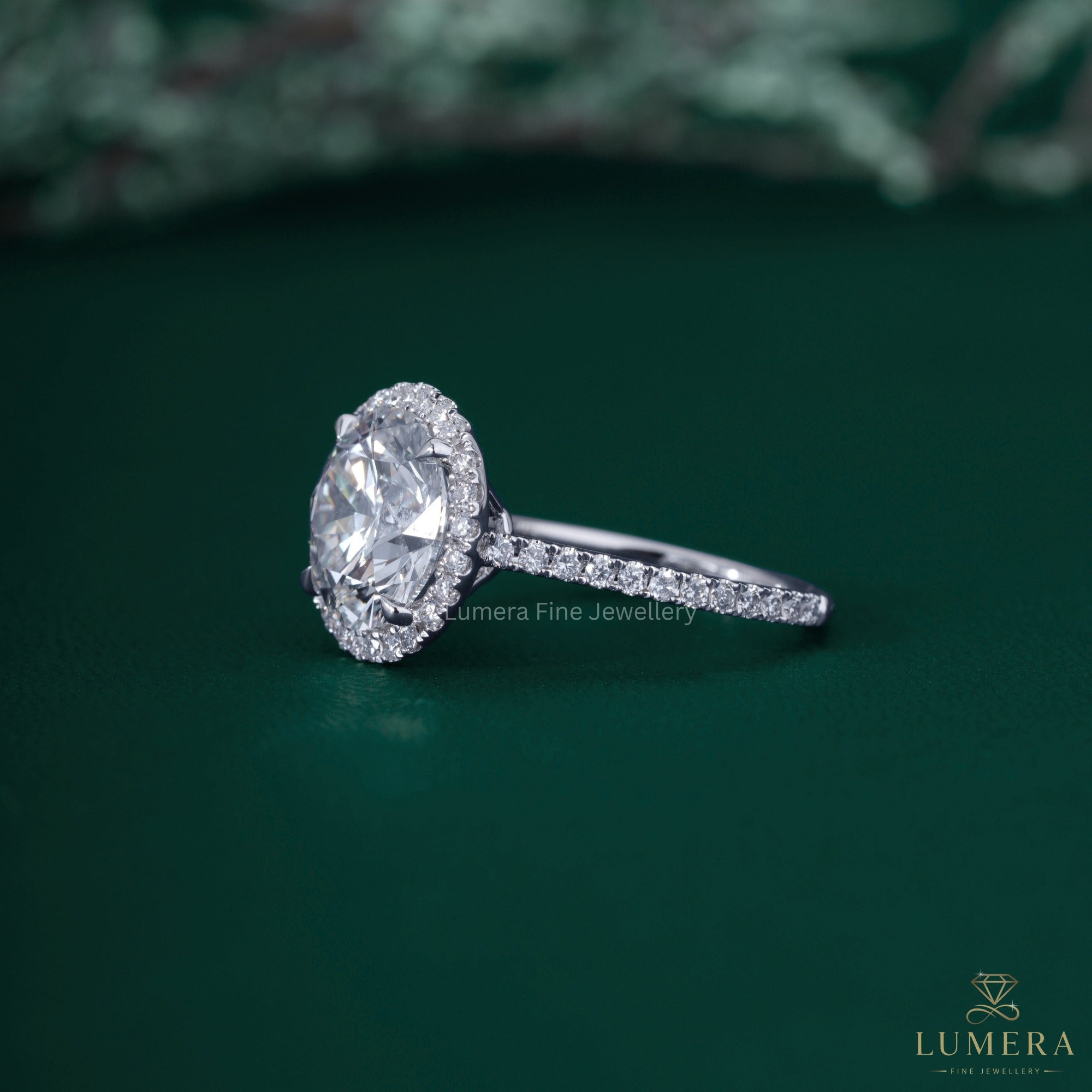 Round cut ring with round cut diamond ring.