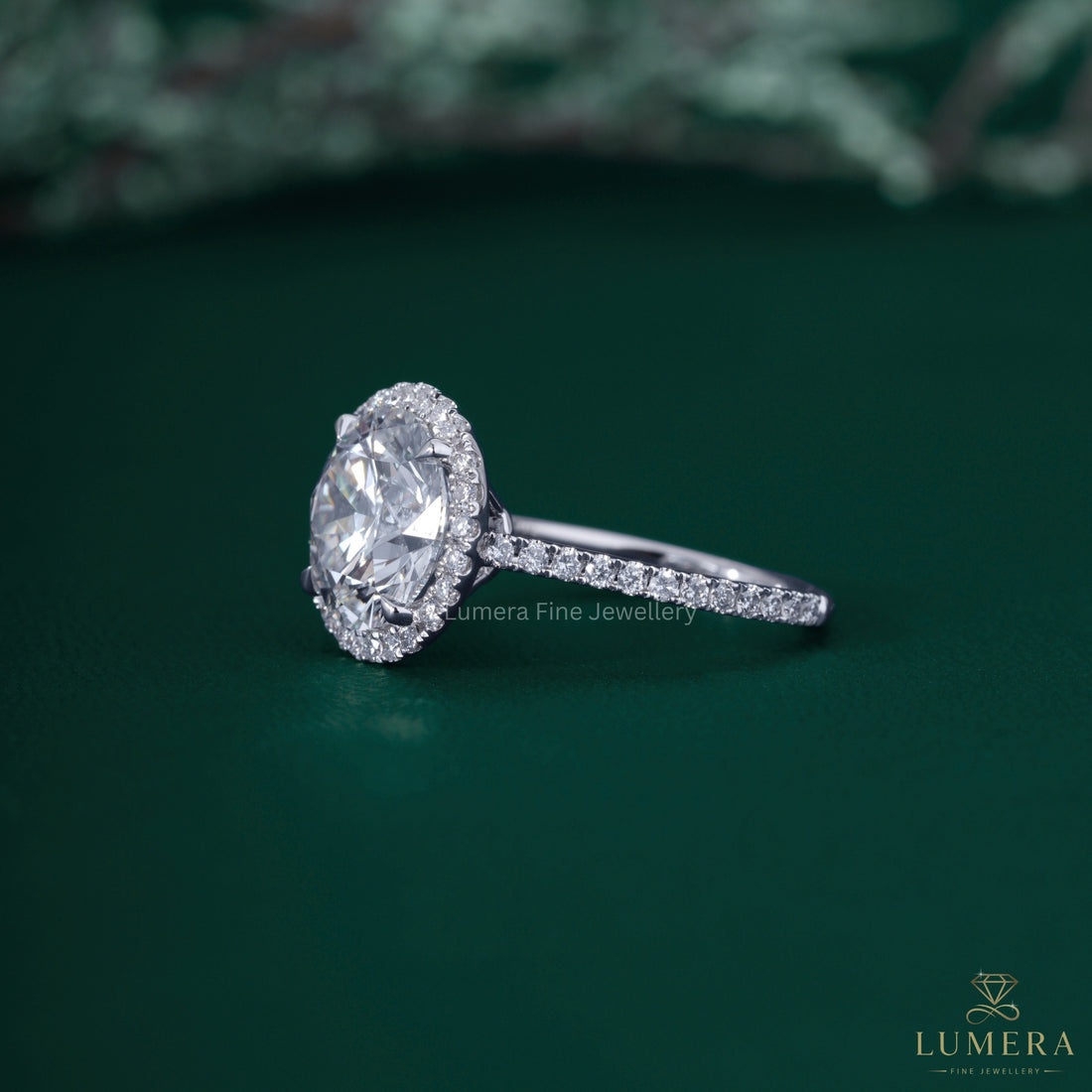 Round cut ring with round cut diamond ring.