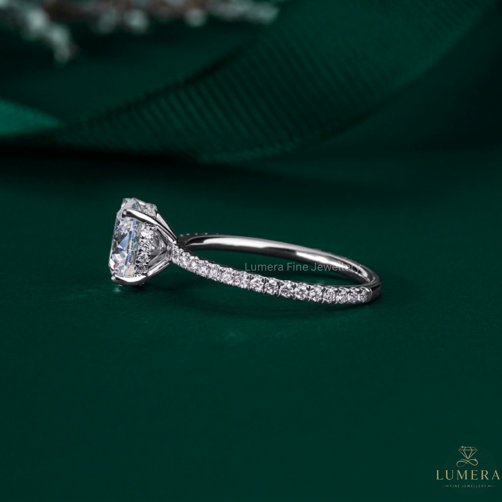 4 claw prong with solid gold ring.