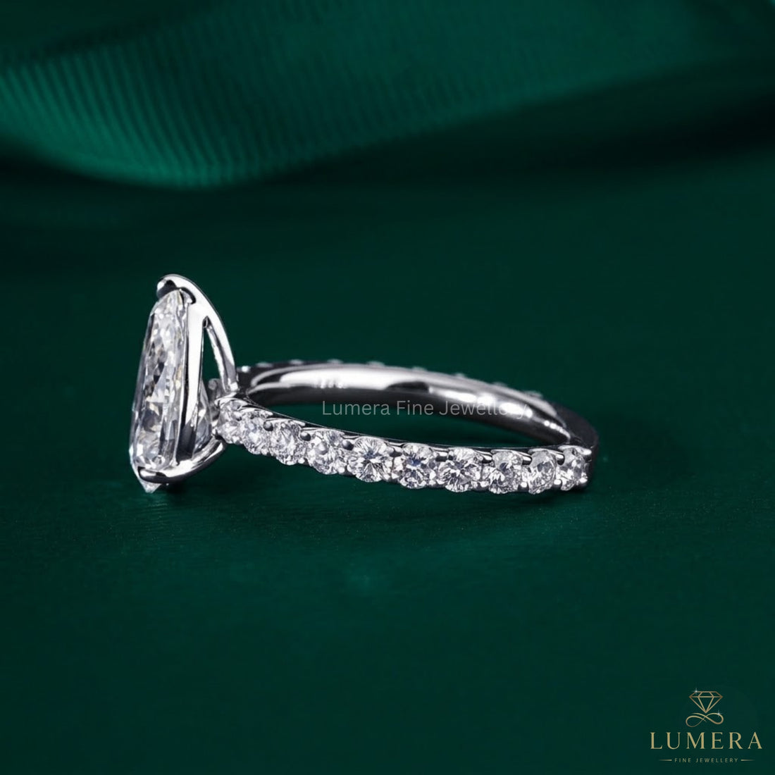 3 claw prong on solid gold ring.
