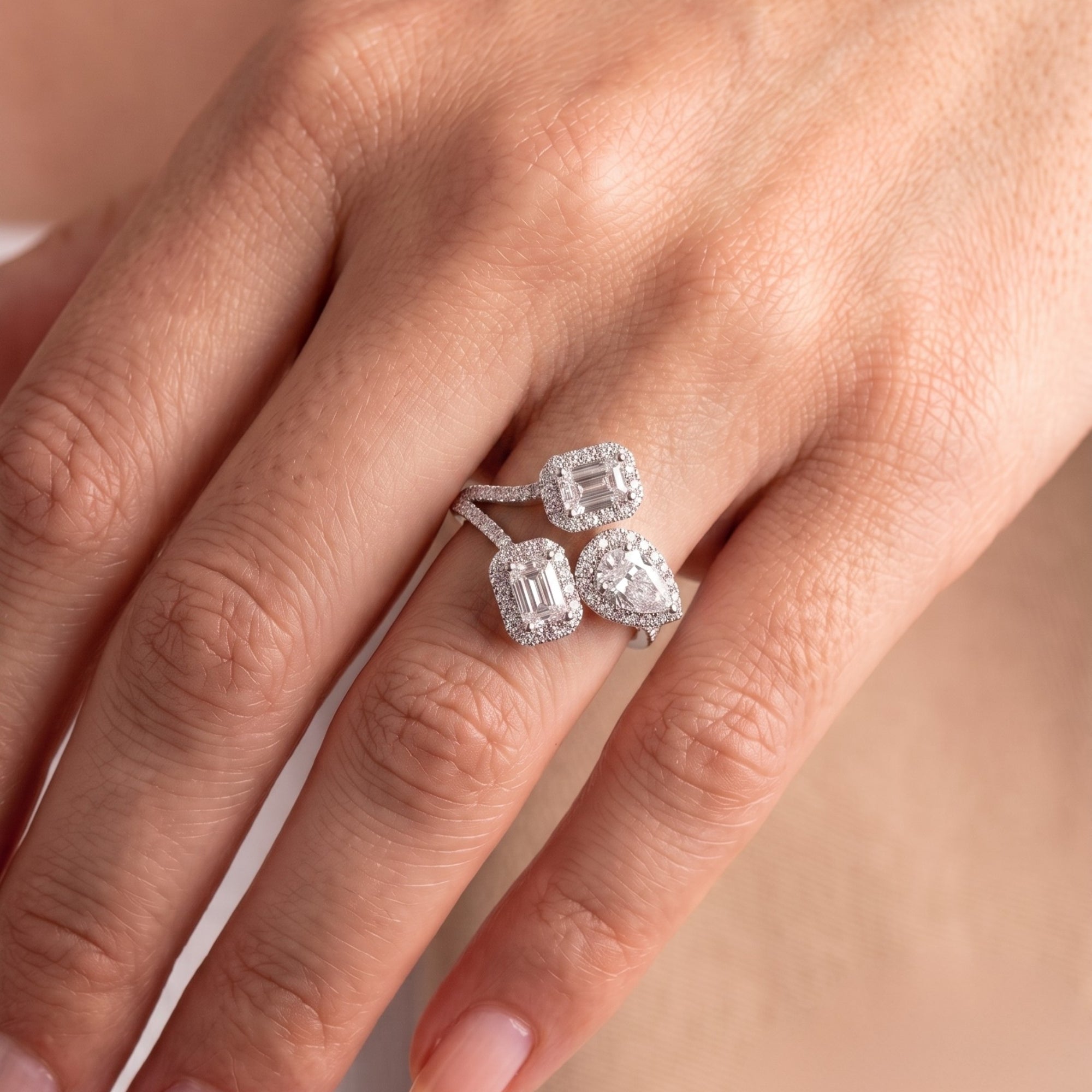 branch setting ring with round prong setting.
