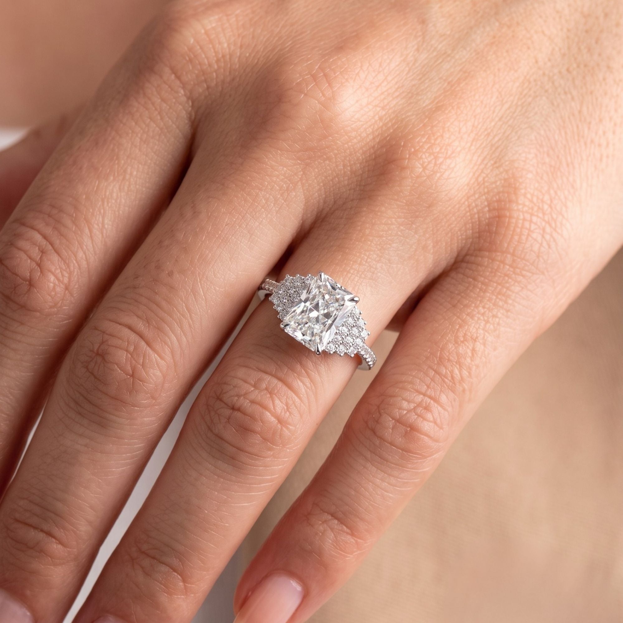 4 claw prong setting with claw prong ring.

