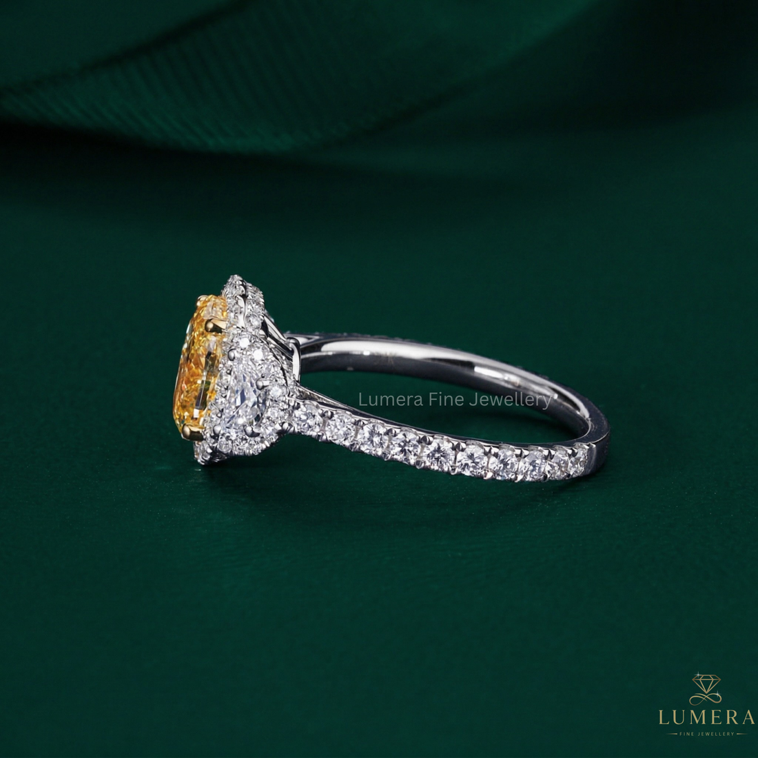 4 prong set with two tone ring.
