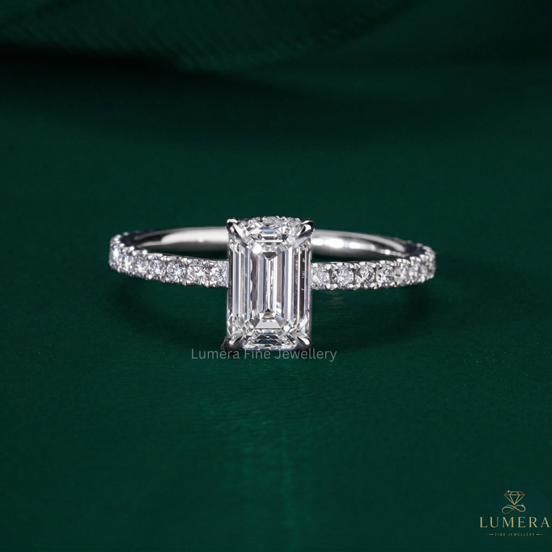 Bridge accent ring with 4 claw prong.