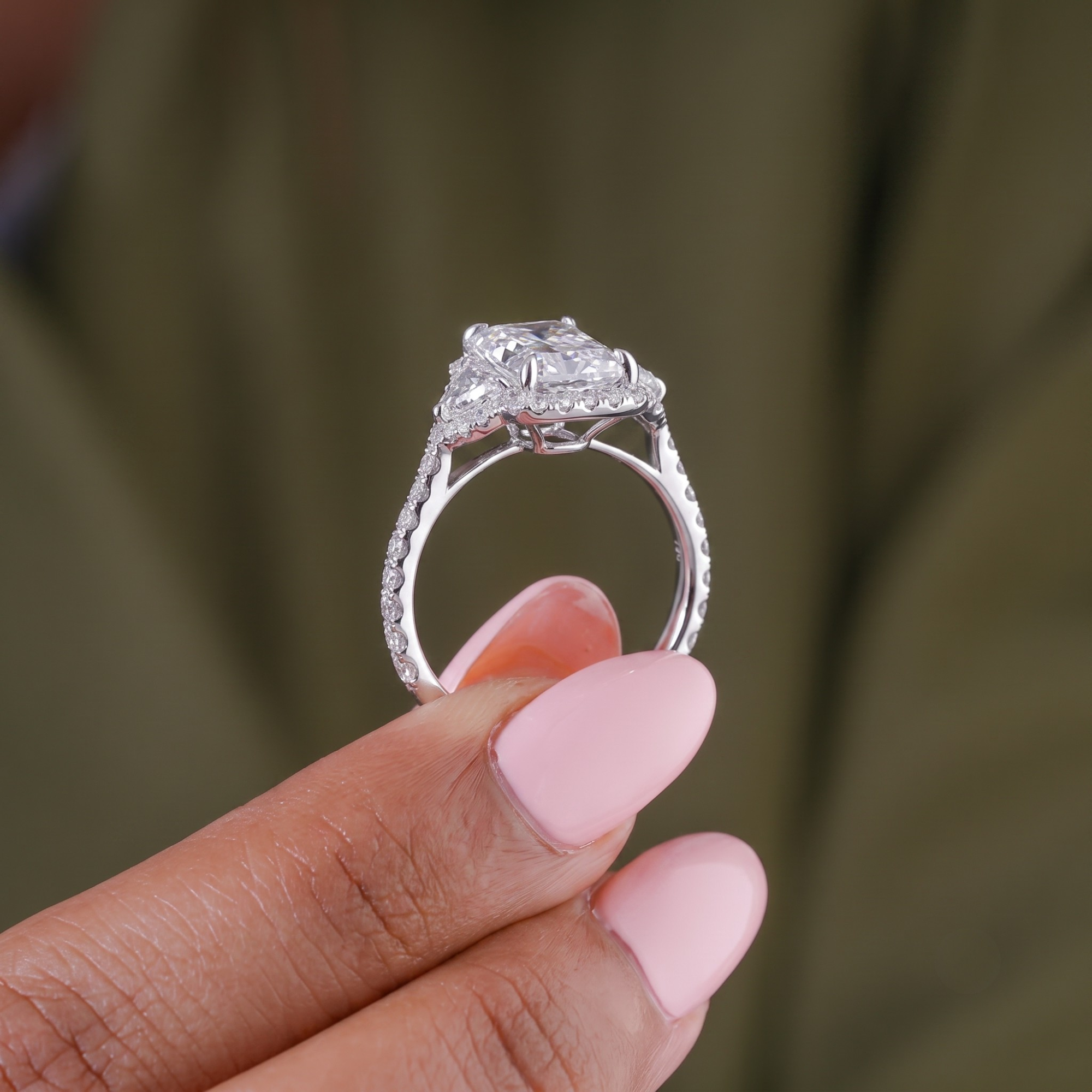 claw prong setting with solid gold ring.
