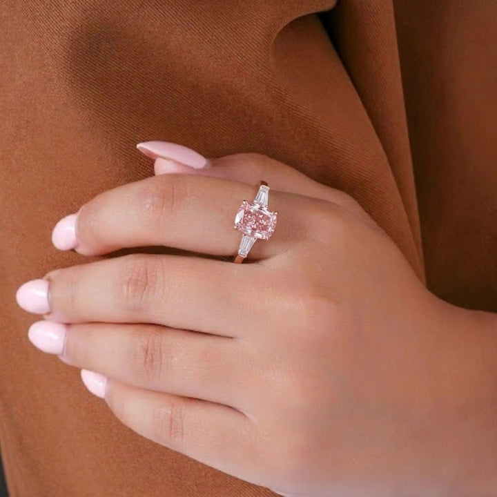 Rose and white gold ring featuring a solid gold ring.
