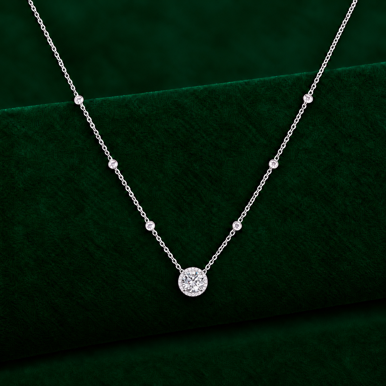 Round Halo Diamond with pendant station chain.
