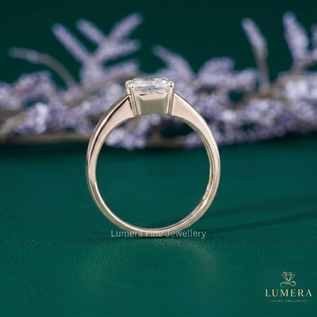 solitaire diamond ring with 4 round prong.
