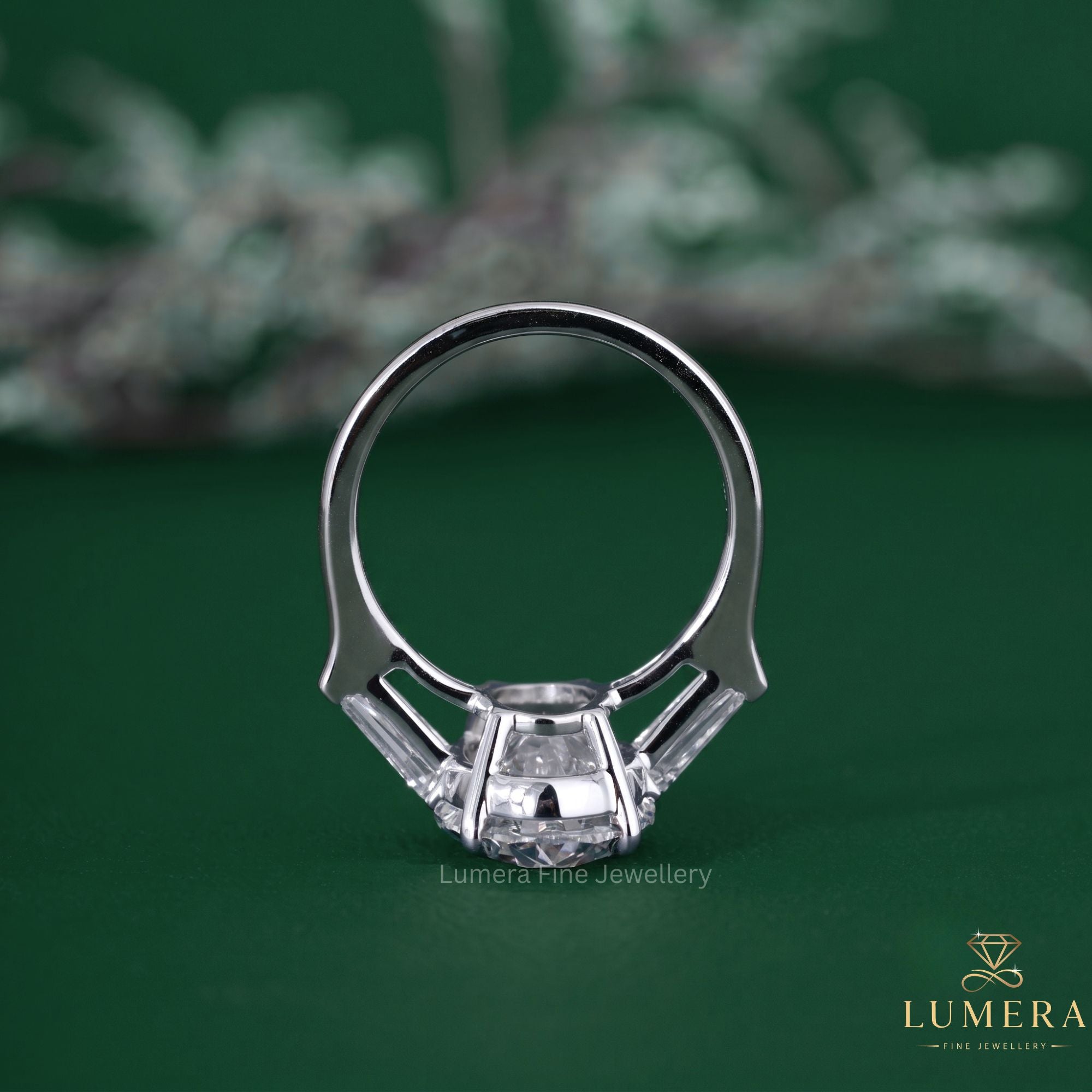 4 claw prong setting with claw prong ring.
