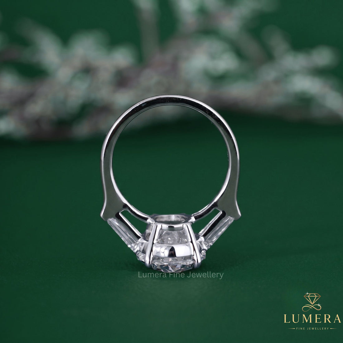 4 claw prong setting with claw prong ring.