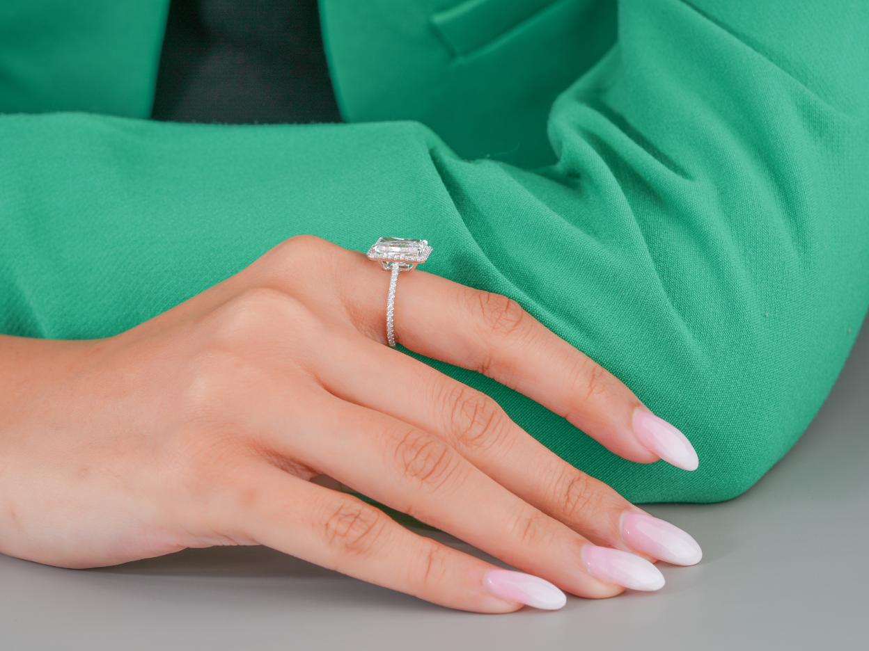 lab grown diamond with IGI Certified.
