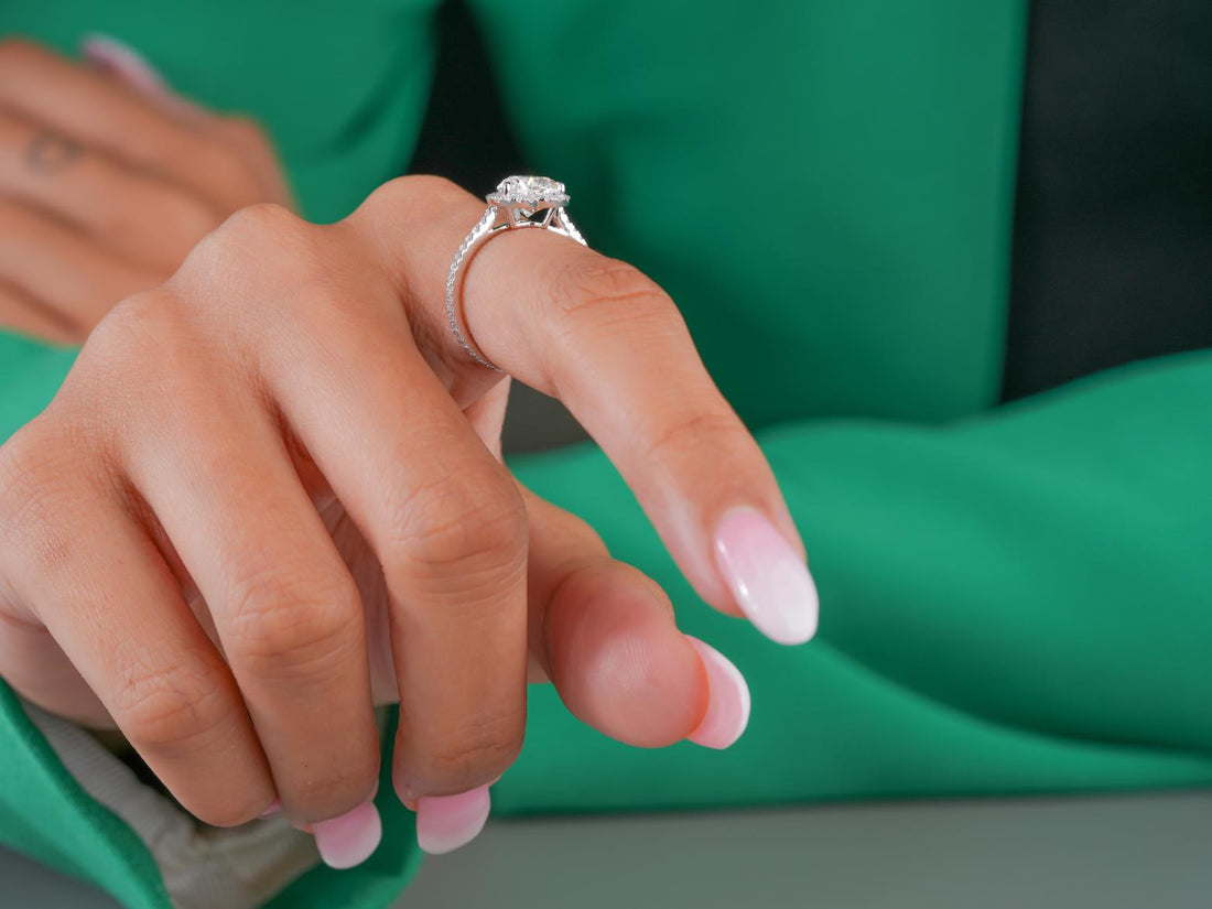 halo diamond ring with pave setting ring.
