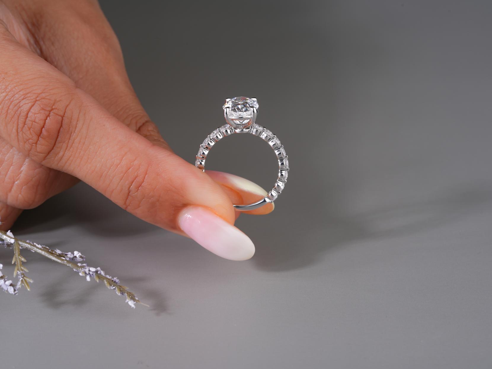 bubble prong setting with solid gold ring.
