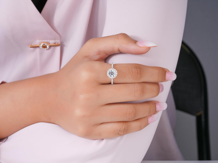 halo ring with round prong setting.
