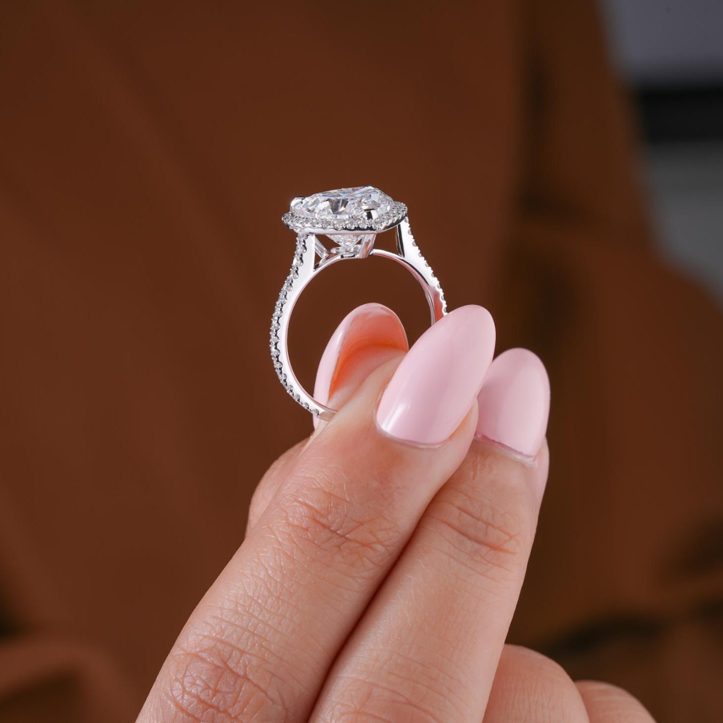 cathedral ring with claw prong.
