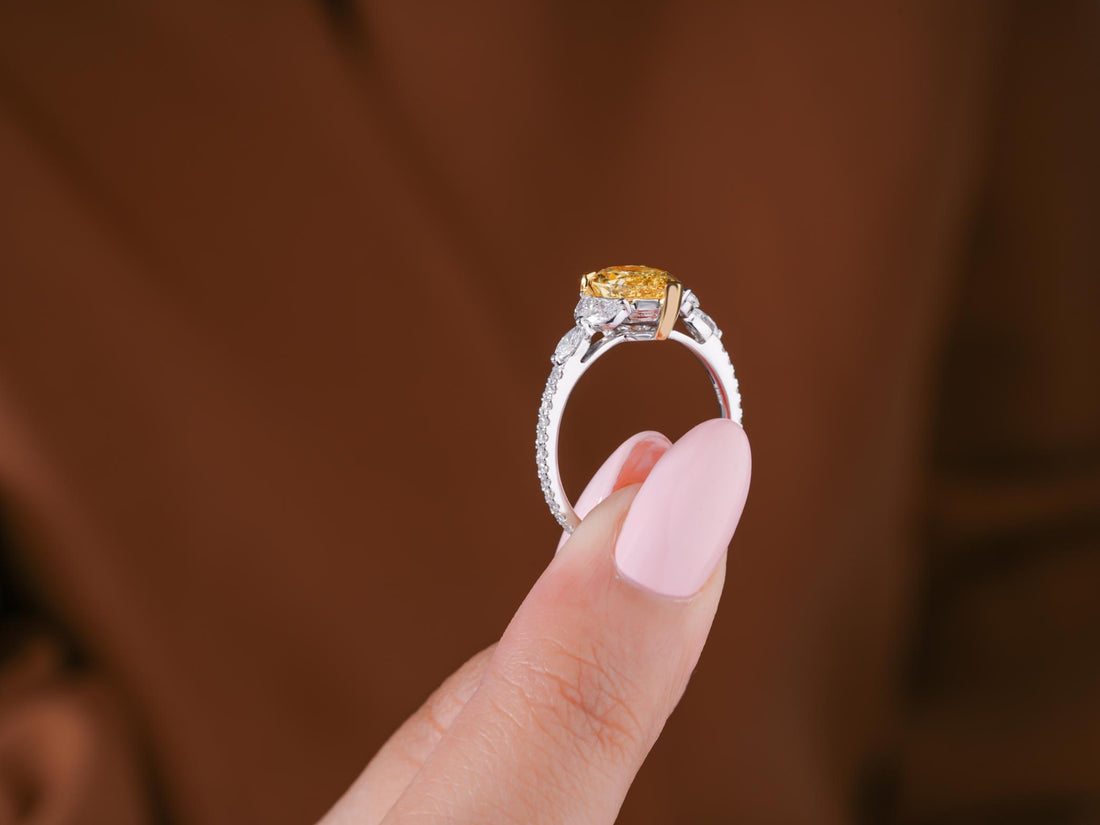 muse setting with marquise side stone.
