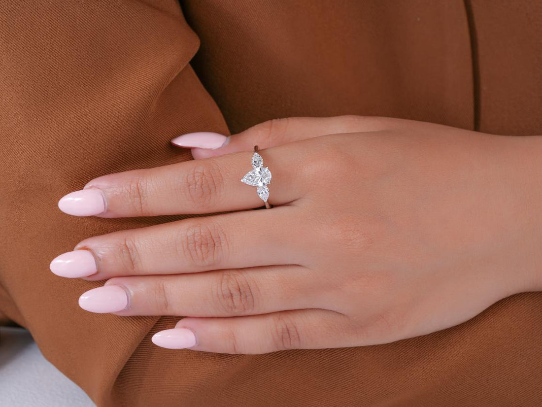 pear engament ring in teardrop engagement ring style.
