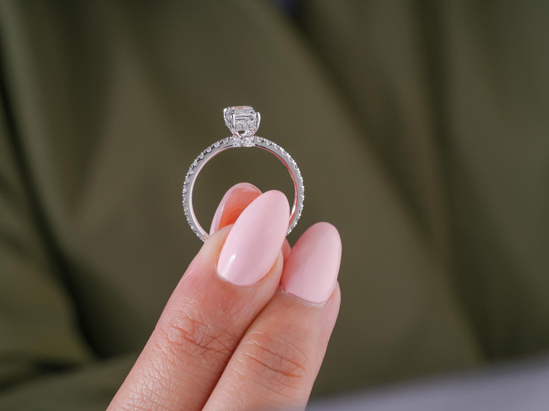 4 claw prong on customized ring.
