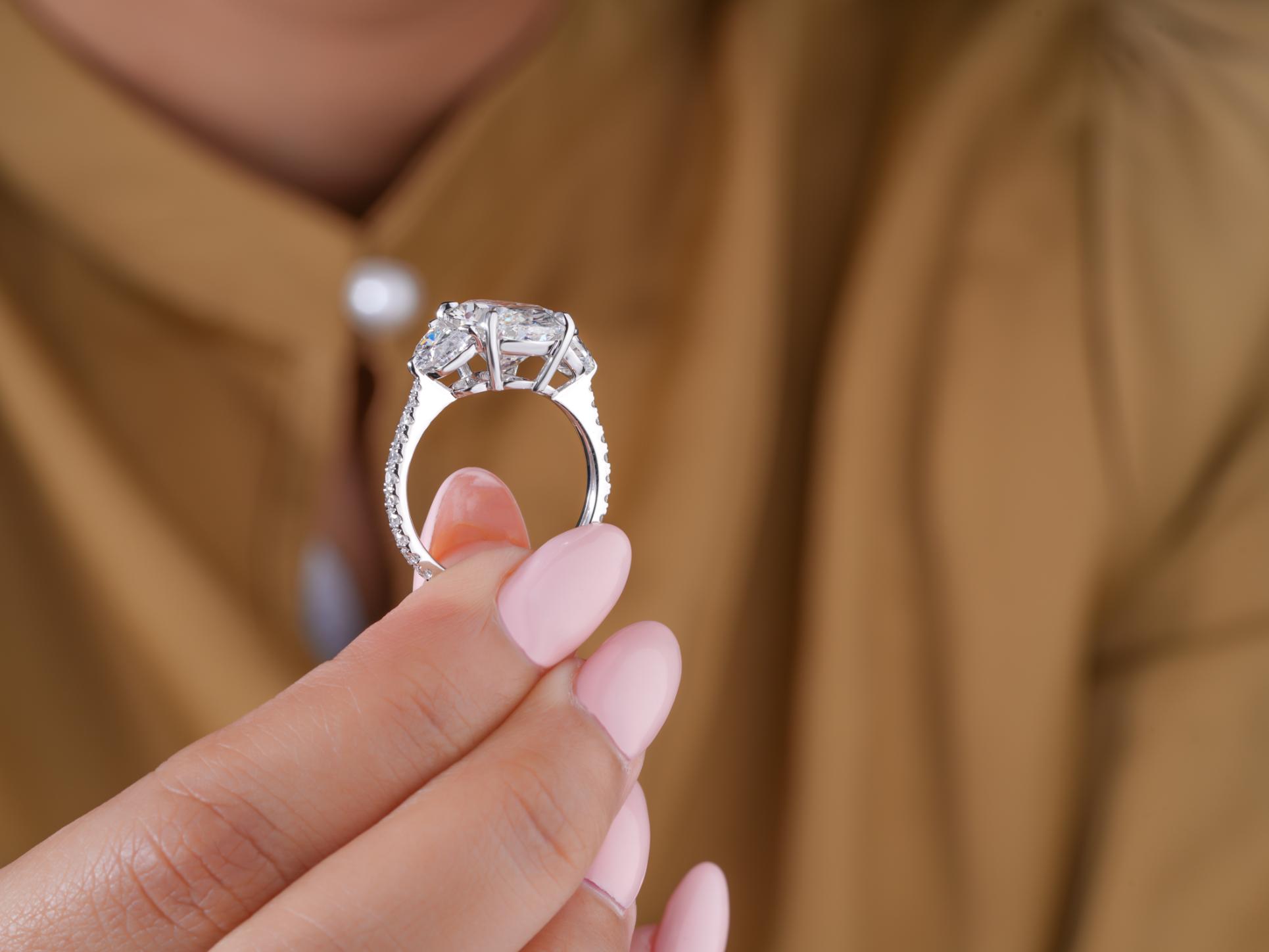 solid gold diamond ring with IGI certified.
