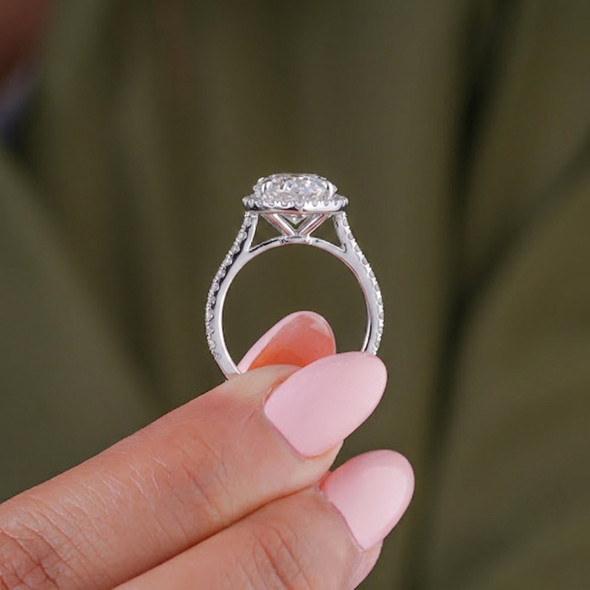 Pear shaped engagement ring with basket setting ring.
