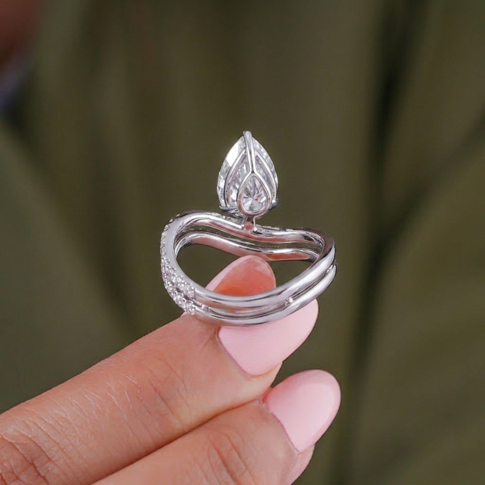 Claw prong setting with solid gold ring.
