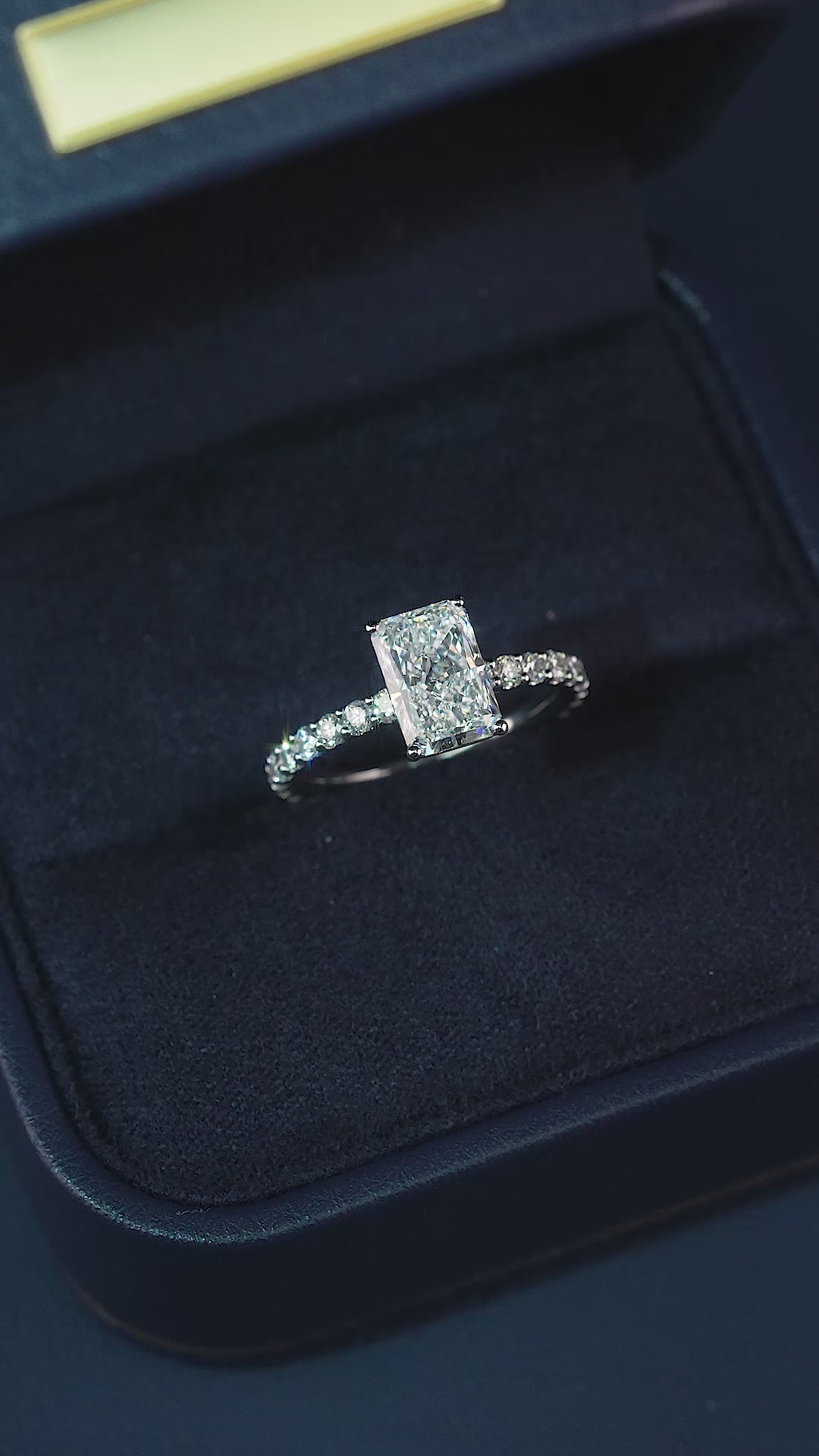 pave diamond ring band with round cut pave band.